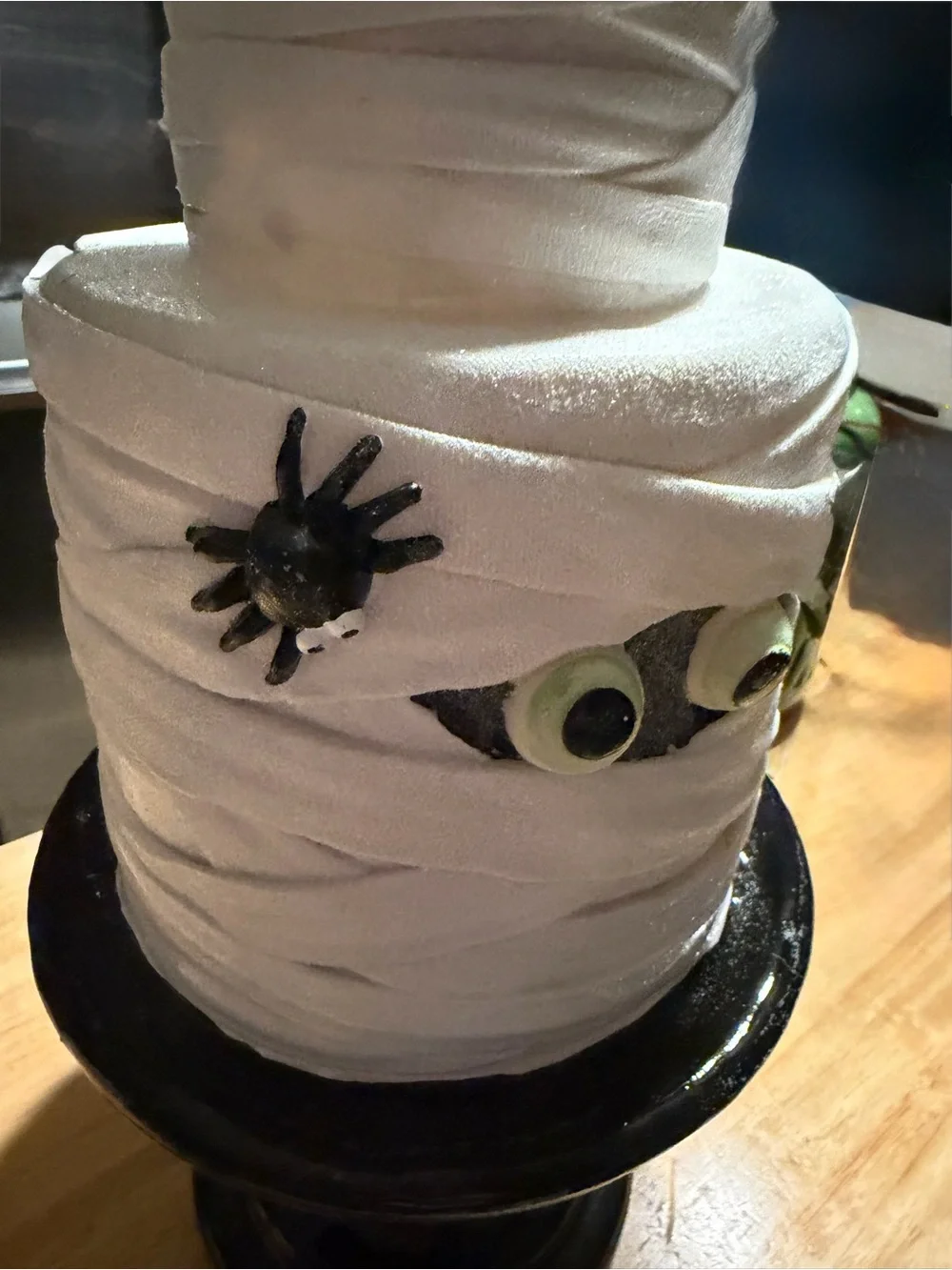 White Mummy cake decoration with Ghosts and Pumpkin 19’tall brand new, so cute